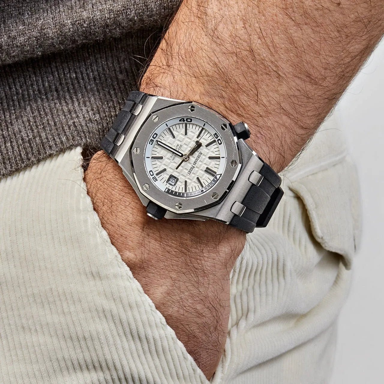 Audemars Piguet Royal Oak Offshore Diver White Dial Automatic size 43mm 15710ST.OO.A002CA.02 - Image 5